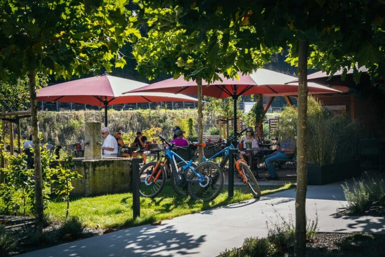 Terrasse im Hotel Ruland Altenahr mit Fahrrädern