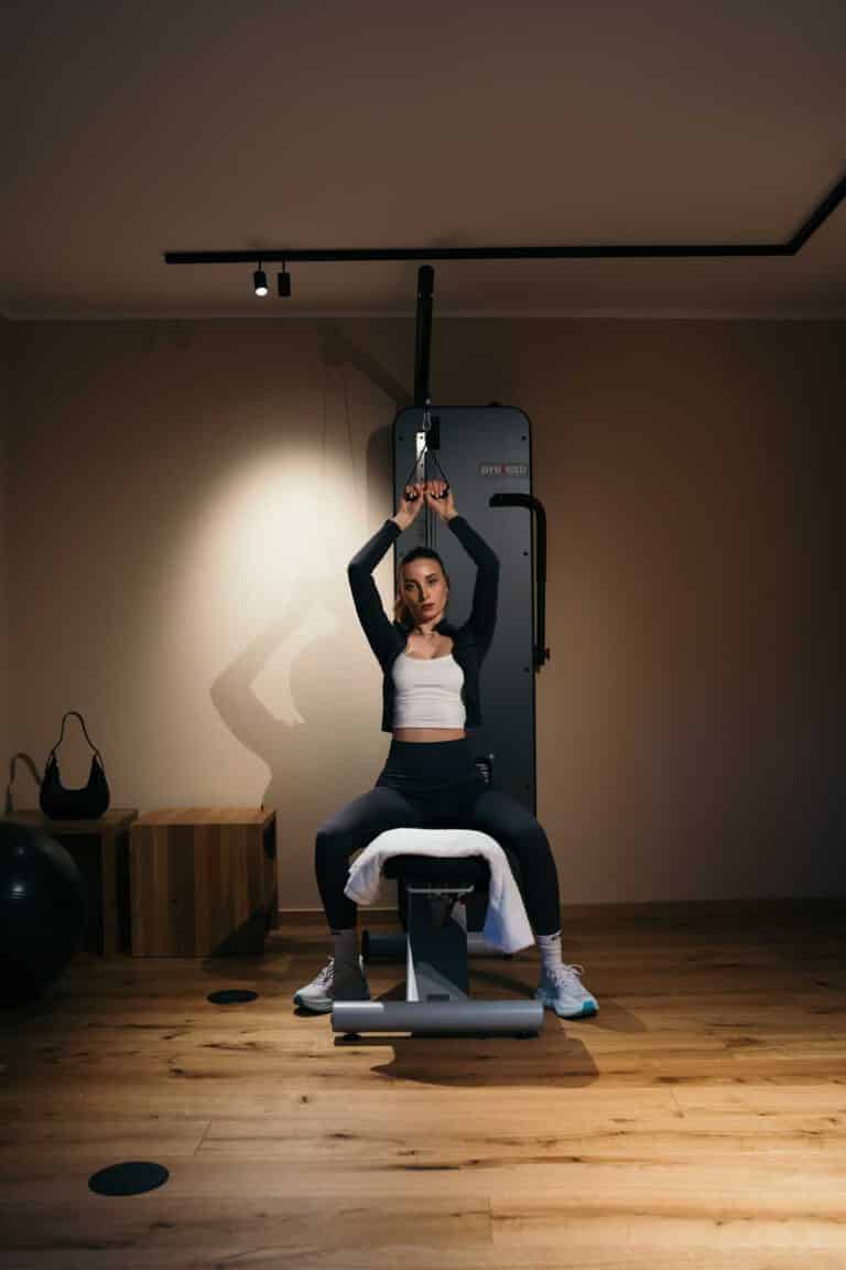 Training an Geräten im Fitnessraum des Hotel Ruland